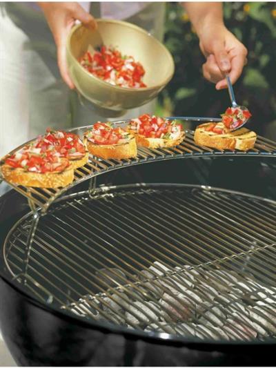 Weber Warming Rack 8417  Sıcak Bekletme Rafı– 57 cm Kömürlü Barbeküler İçin Plated Steel | Eşit Isıda Isıtma & Tost İşlevi | 57 cm Ketıllara Uyumlu