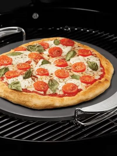 Weber WEBER CRAFTED Gourmet BBQ System Glazed Pizza Stone 8861 Glazed Cordierite Pişirme Taşı | Brick-Oven Kalitesi | GBS™ Uyumlu