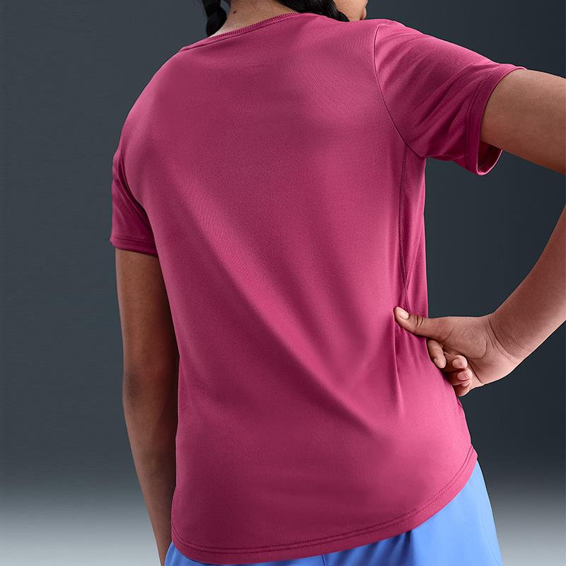 Nike One Fitted Kız Çocuk Dri-FIT Kısa Kollu Antreman Tişörtü