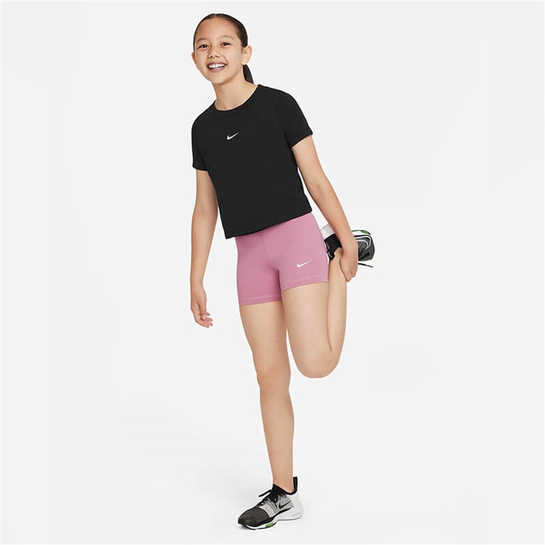 Nike Pro Kız Çocuk Antreman Şortu