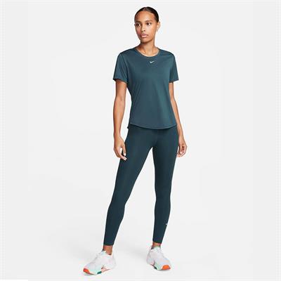 Nike Dri-FIT One Standart Kesimli Kısa Kollu Kadın Üstü