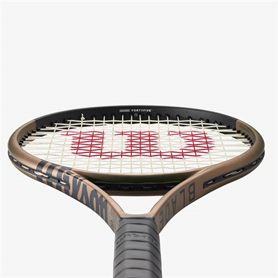 Wilson Blade 100 16x19 v8 Tenis Raketi
