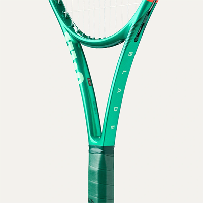 Wilson Blade 100 v10 Tenis Raketi (300gr.)