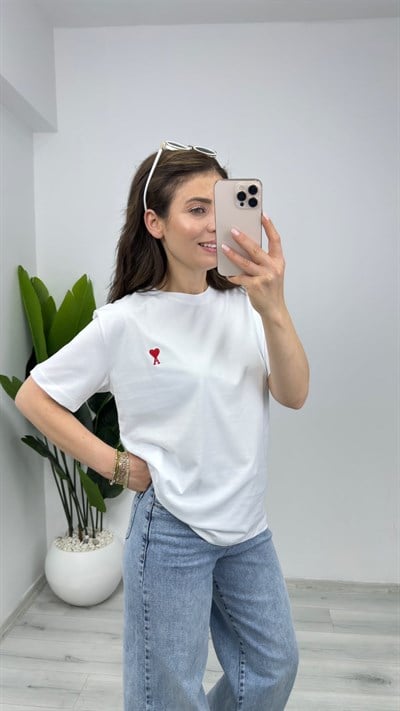2425 Kalp Nakışlı Basic Tişört Ekru