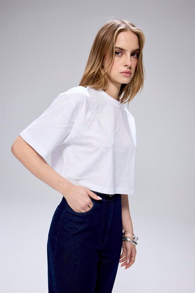 Flower Embroidery Detail Crop White T-shirt