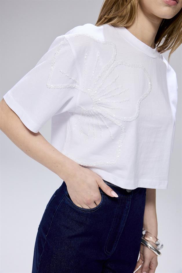 Flower Embroidery Detail Crop White T-shirt