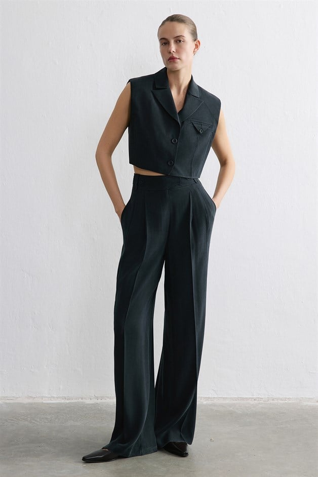 High Waist Wide Leg Pleated Black Trousers