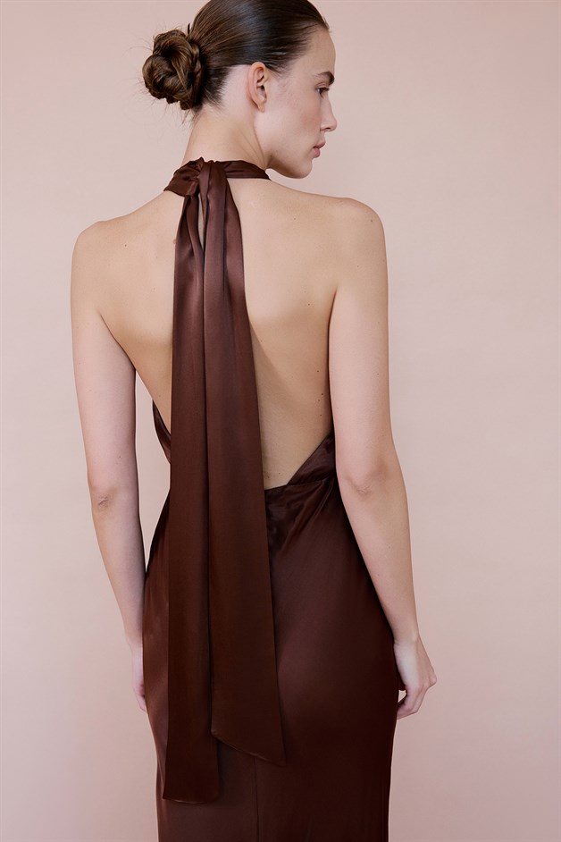 Boyundan Bağlamalı Kahve Elbise