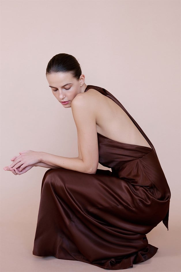 Boyundan Bağlamalı Kahve Elbise