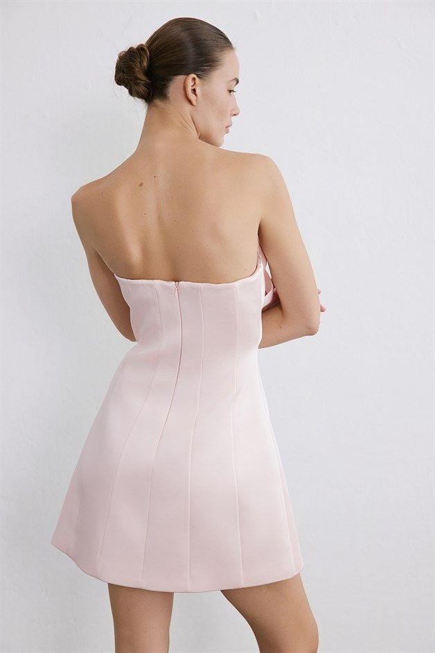 Straplez Fiyonk Detaylı Mini Pudra Elbise