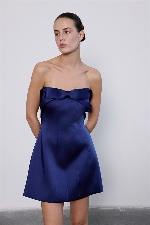 Straplez Fiyonk Detaylı Mini Lacivert Elbise