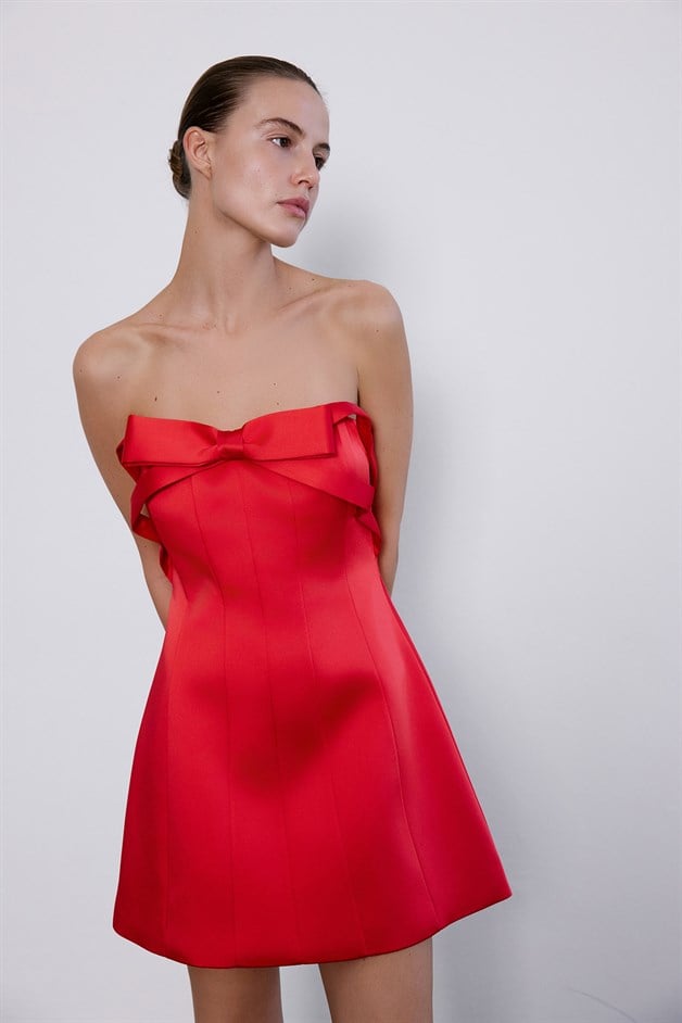 Straplez Fiyonk Detaylı Mini Kırmızı Elbise