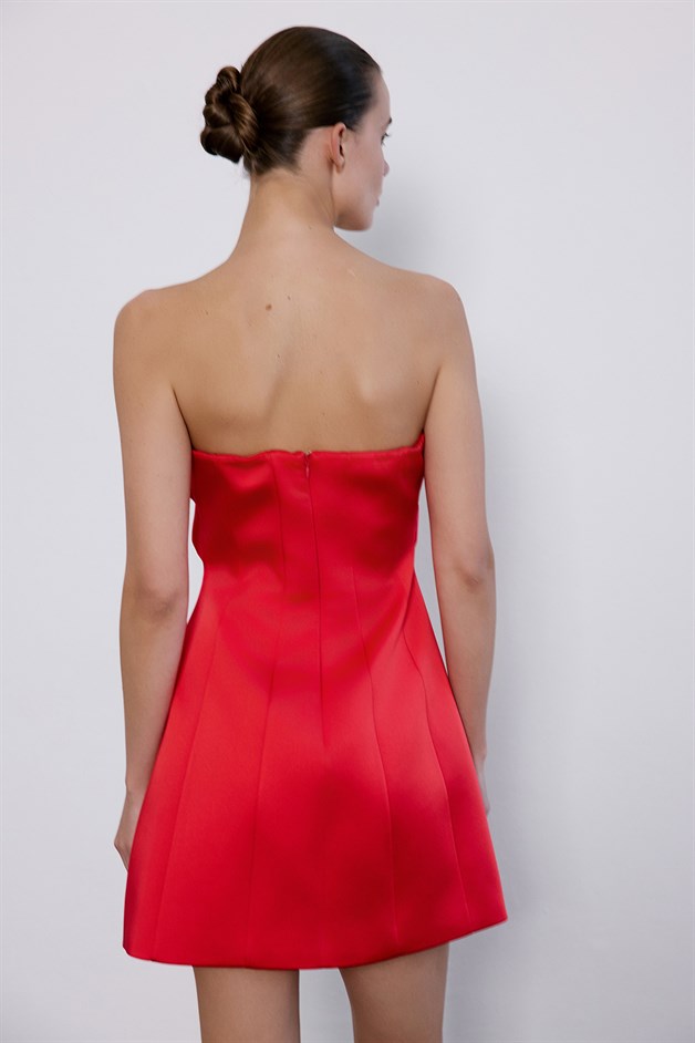 Straplez Fiyonk Detaylı Mini Kırmızı Elbise