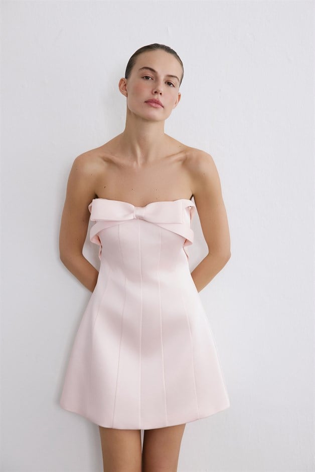 Straplez Fiyonk Detaylı Mini Pudra Elbise