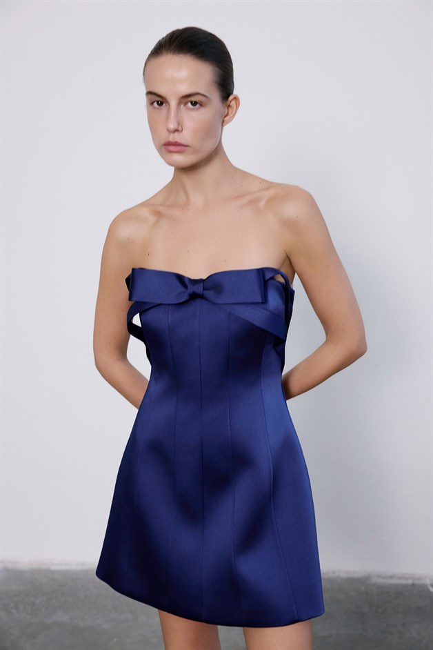 Straplez Fiyonk Detaylı Mini Lacivert Elbise