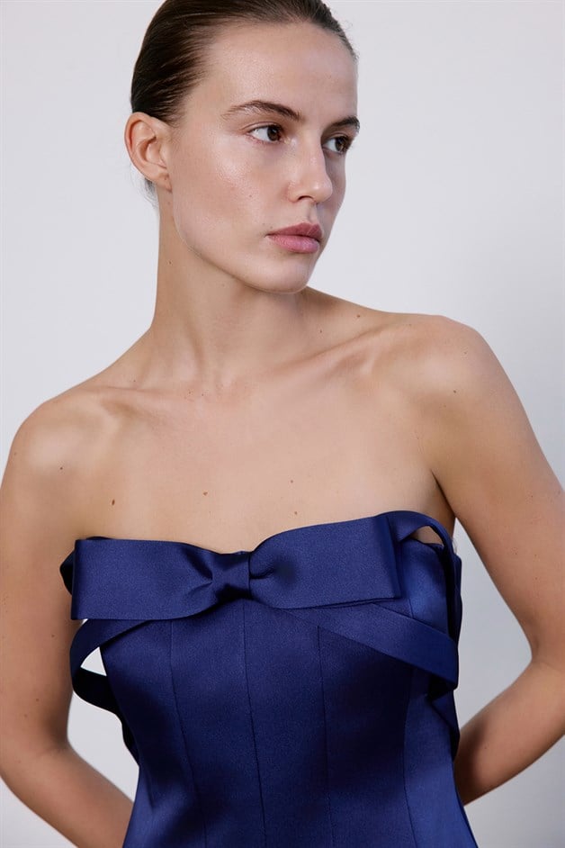 Straplez Fiyonk Detaylı Mini Lacivert Elbise