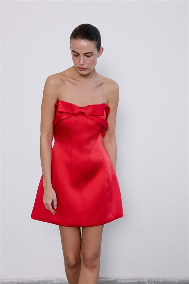 Straplez Fiyonk Detaylı Mini Kırmızı Elbise