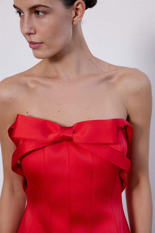 Straplez Fiyonk Detaylı Mini Kırmızı Elbise