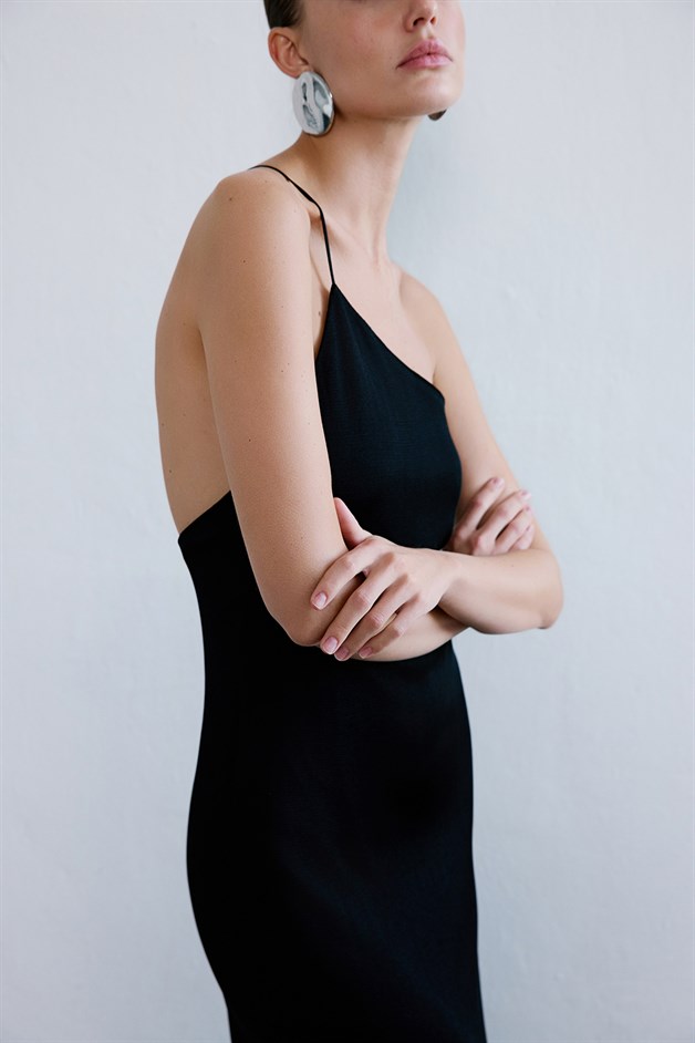 Tek Omuz Yırtmaçlı Triko Uzun Siyah Elbise