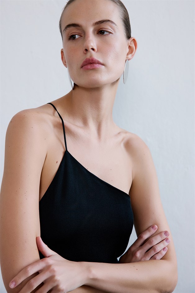 Tek Omuz Yırtmaçlı Triko Uzun Siyah Elbise