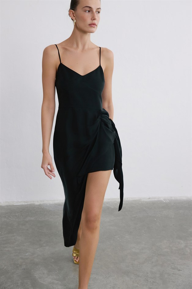 Asimetrik Bağlamalı Midi Siyah Elbise