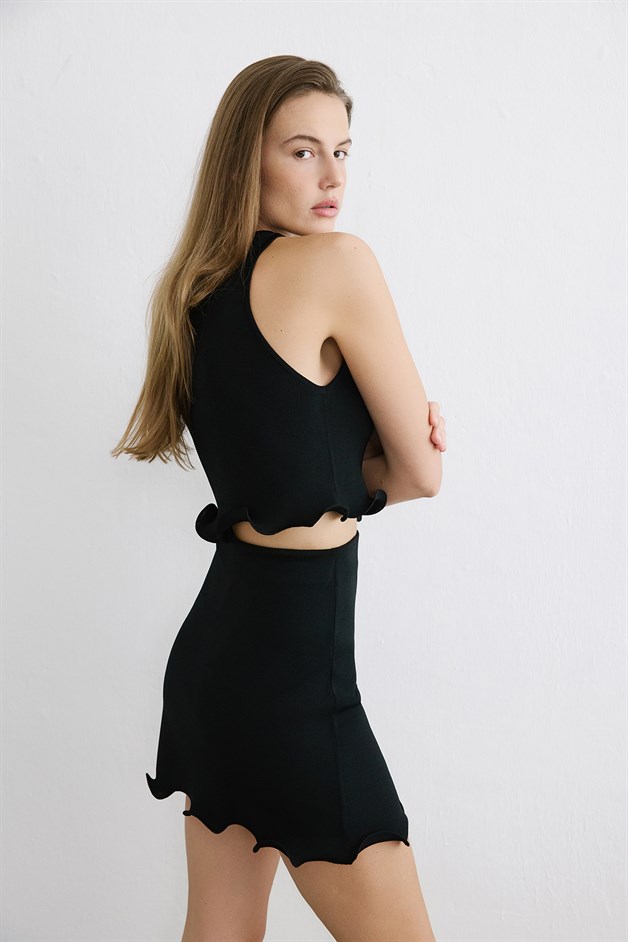 Bisiklet Yaka Kolsuz Siyah Crop Triko Bluz