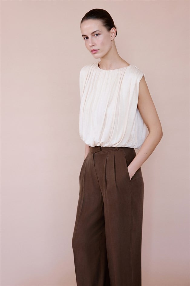 Crew Neck Knitted Beige Blouse