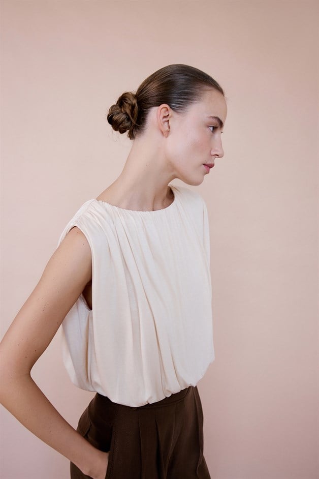 Crew Neck Knitted Beige Blouse