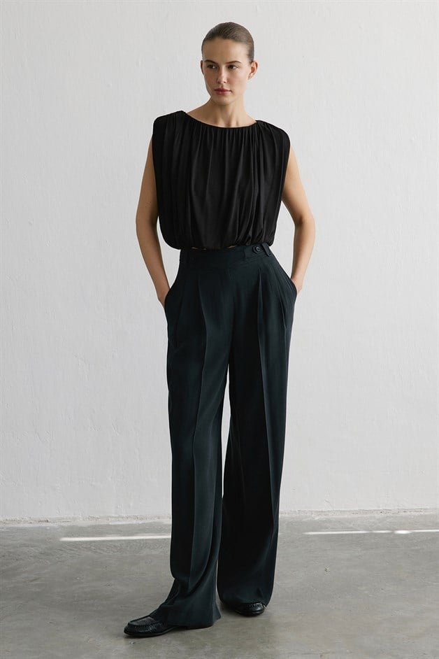 Crew Neck Knitted Black Blouse