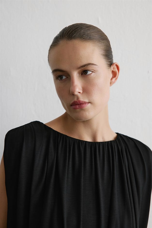 Crew Neck Knitted Black Blouse