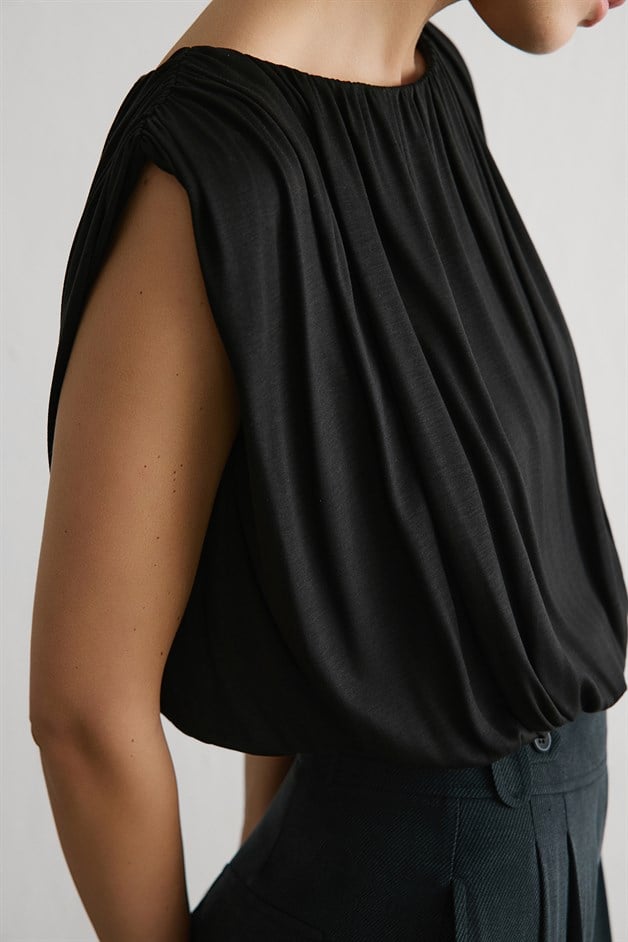 Crew Neck Knitted Black Blouse