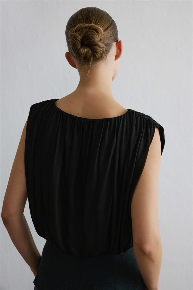 Crew Neck Knitted Black Blouse