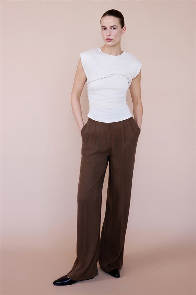 Crew Neck Padded Knit Beige T-shirt
