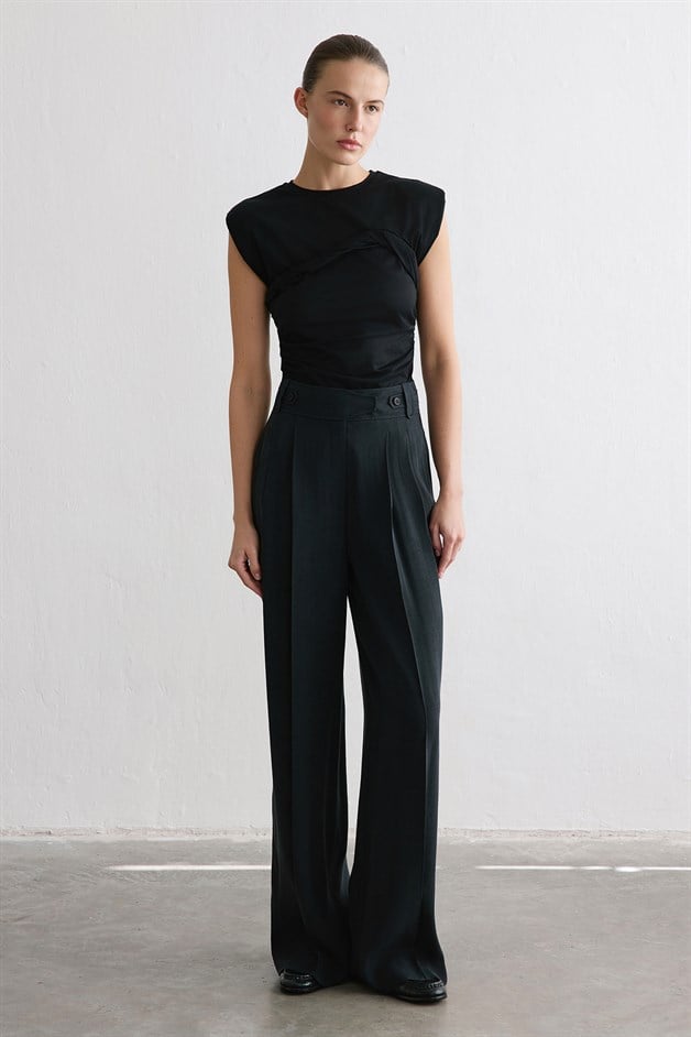 Crew Neck Padded Knit Black T-shirt