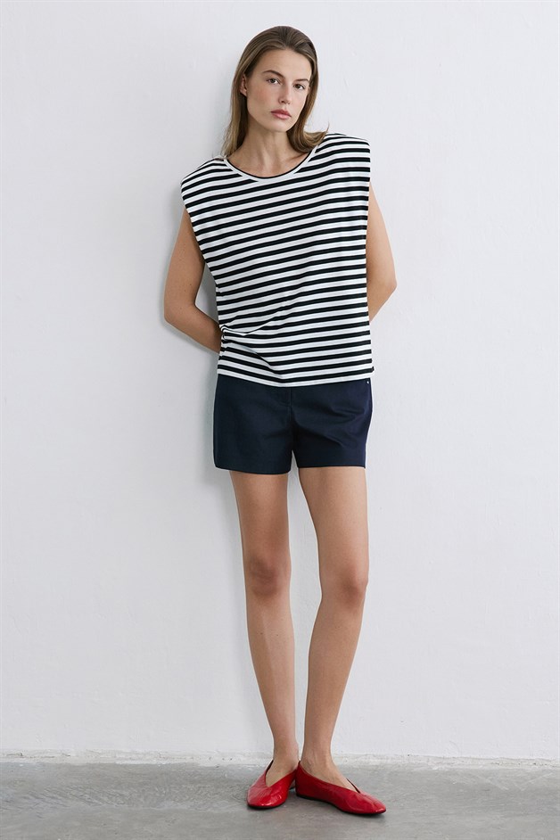 Padded Knit Black White T-shirt