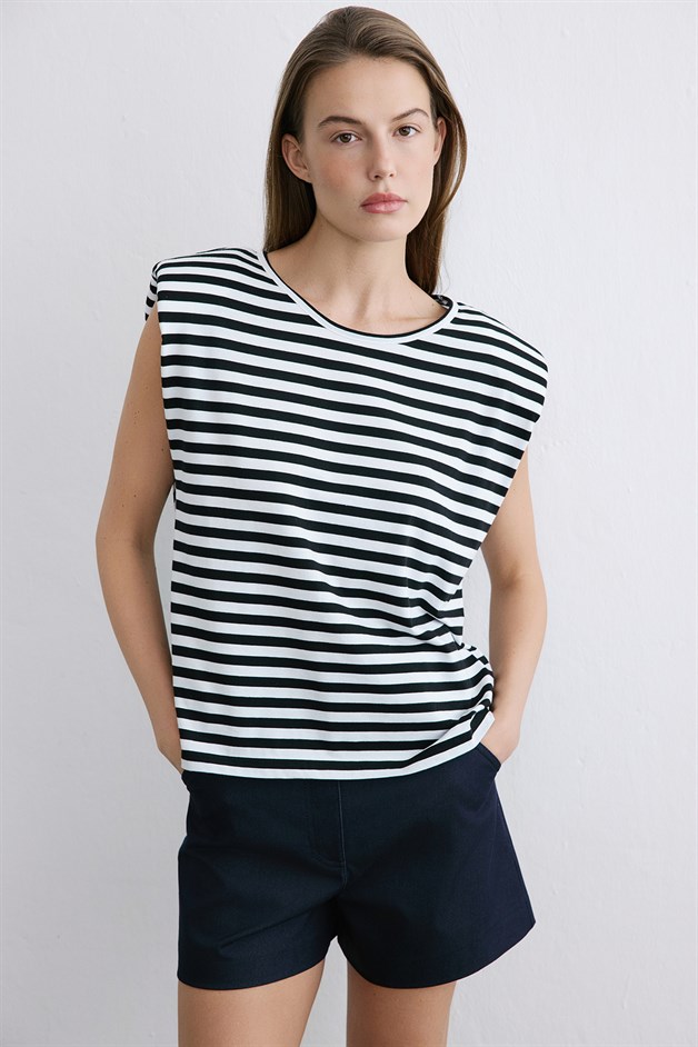 Padded Knit Black White T-shirt