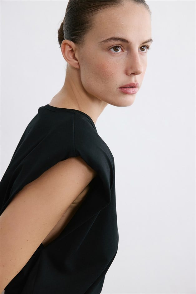 Padded Knit Black T-shirt