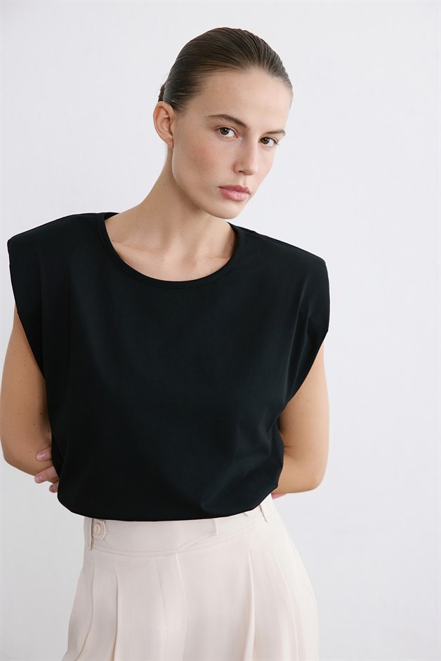 Padded Knit Black T-shirt