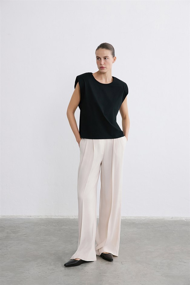 Padded Knit Black T-shirt