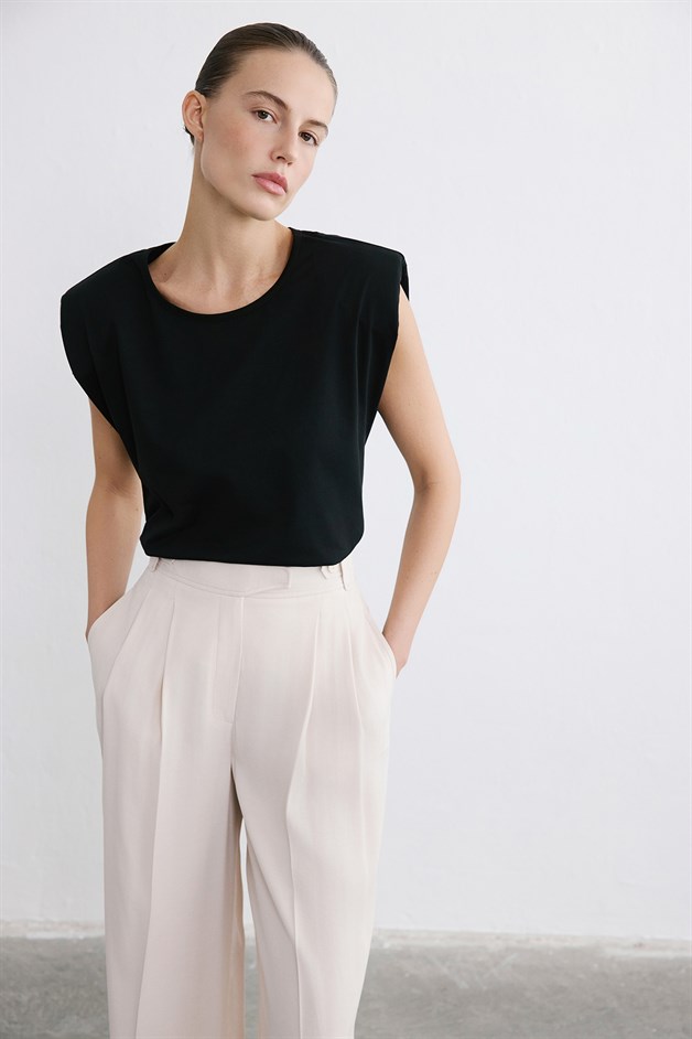 Padded Knit Black T-shirt