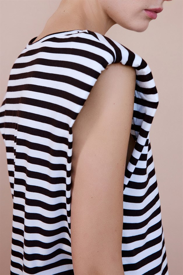 Padded Knit Brown White T-shirt