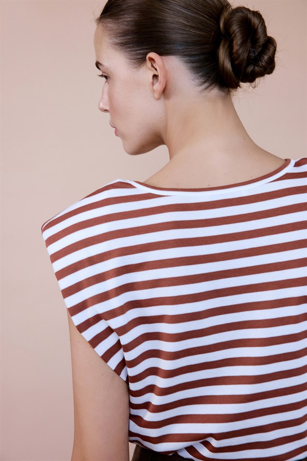 Padded Knit Cinnamon T-shirt