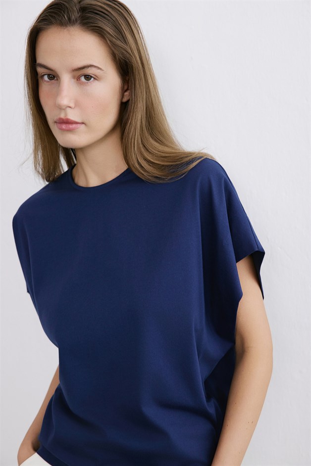 Crew Neck Knit Navy T-shirt