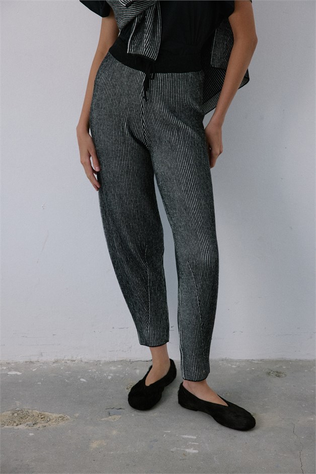 High Waist Knit Balloon Fit Black Trousers
