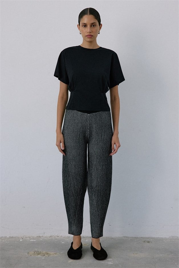 Crew Neck Ruched Detail Black T-Shirt