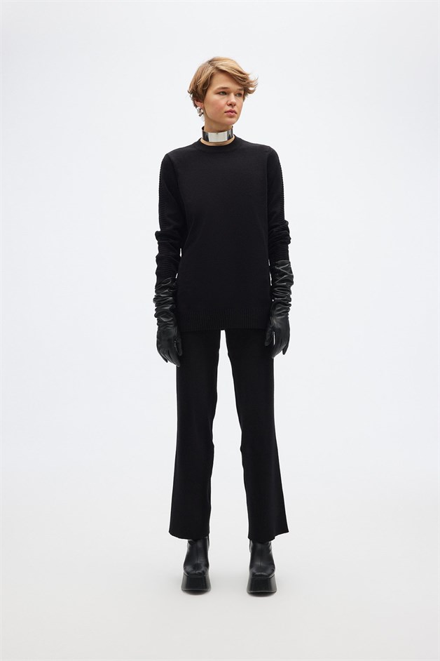 Yırtmaçlı Uzun Triko Siyah Kazak