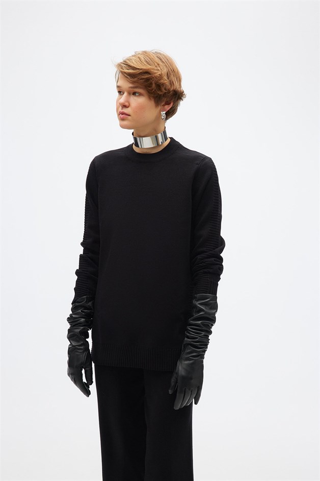 Yırtmaçlı Uzun Triko Siyah Kazak