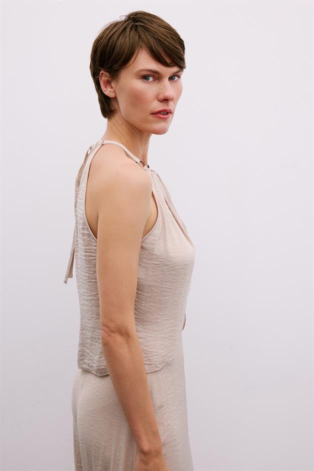 Accessory Detailed Halter Neck Beige Crop Blouse