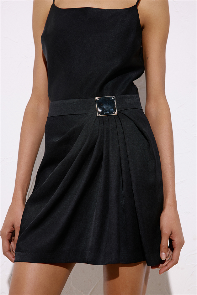 Accessory Detailed Mini Black Skirt
