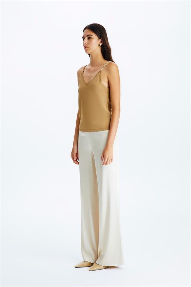 Askı Detaylı Gold V Yaka Top